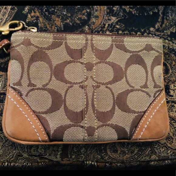 Coach Handbags - 🔥5/25$ COACH small wristlet